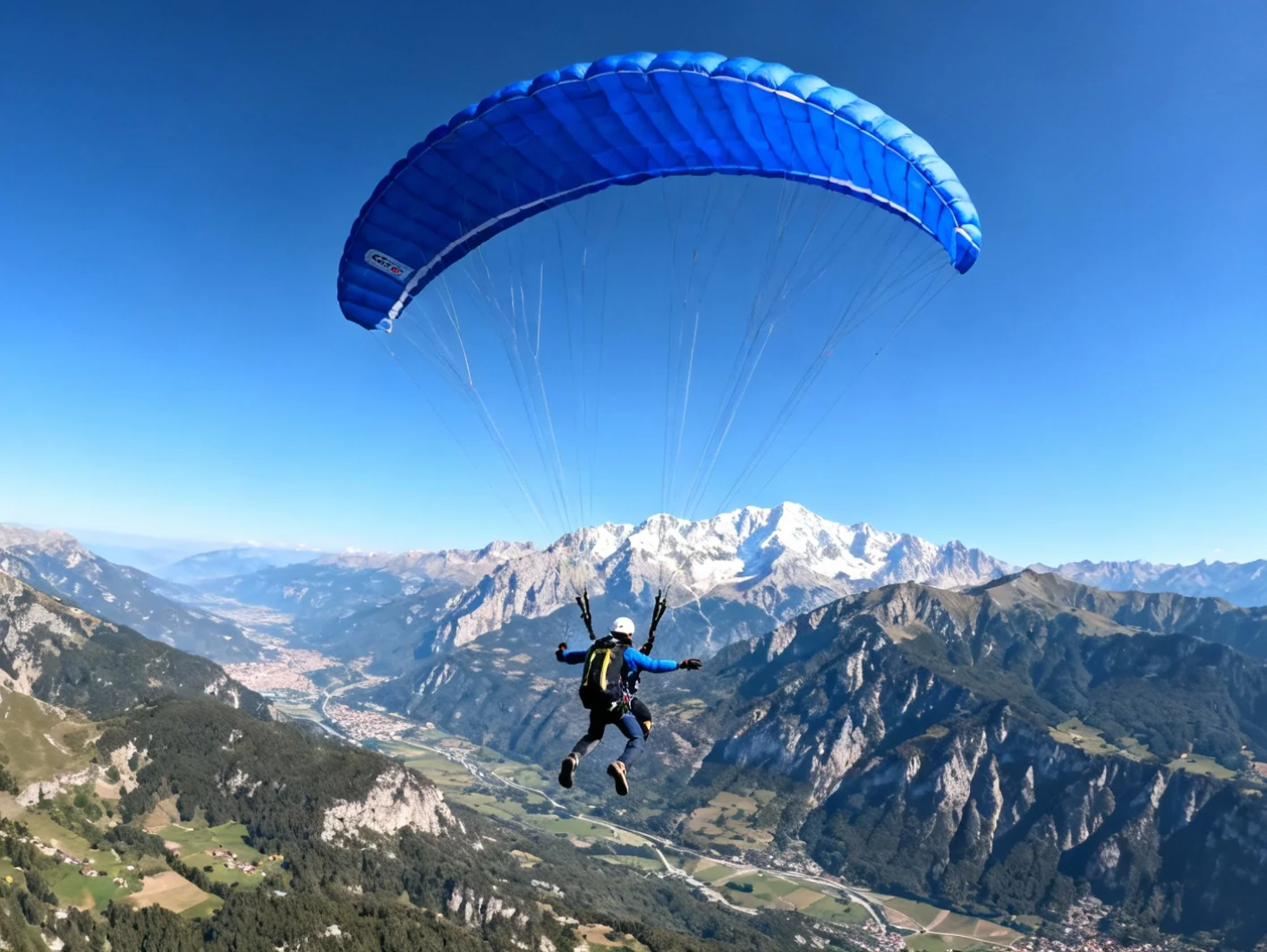 Saut en parachute à Gap avec vue sur les montagnes