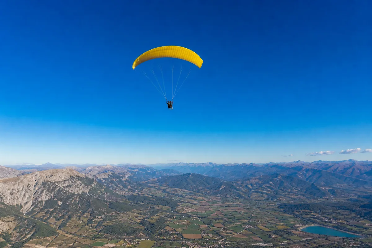 Baptême de parachutisme : âge, conditions et déroulement d'un saut