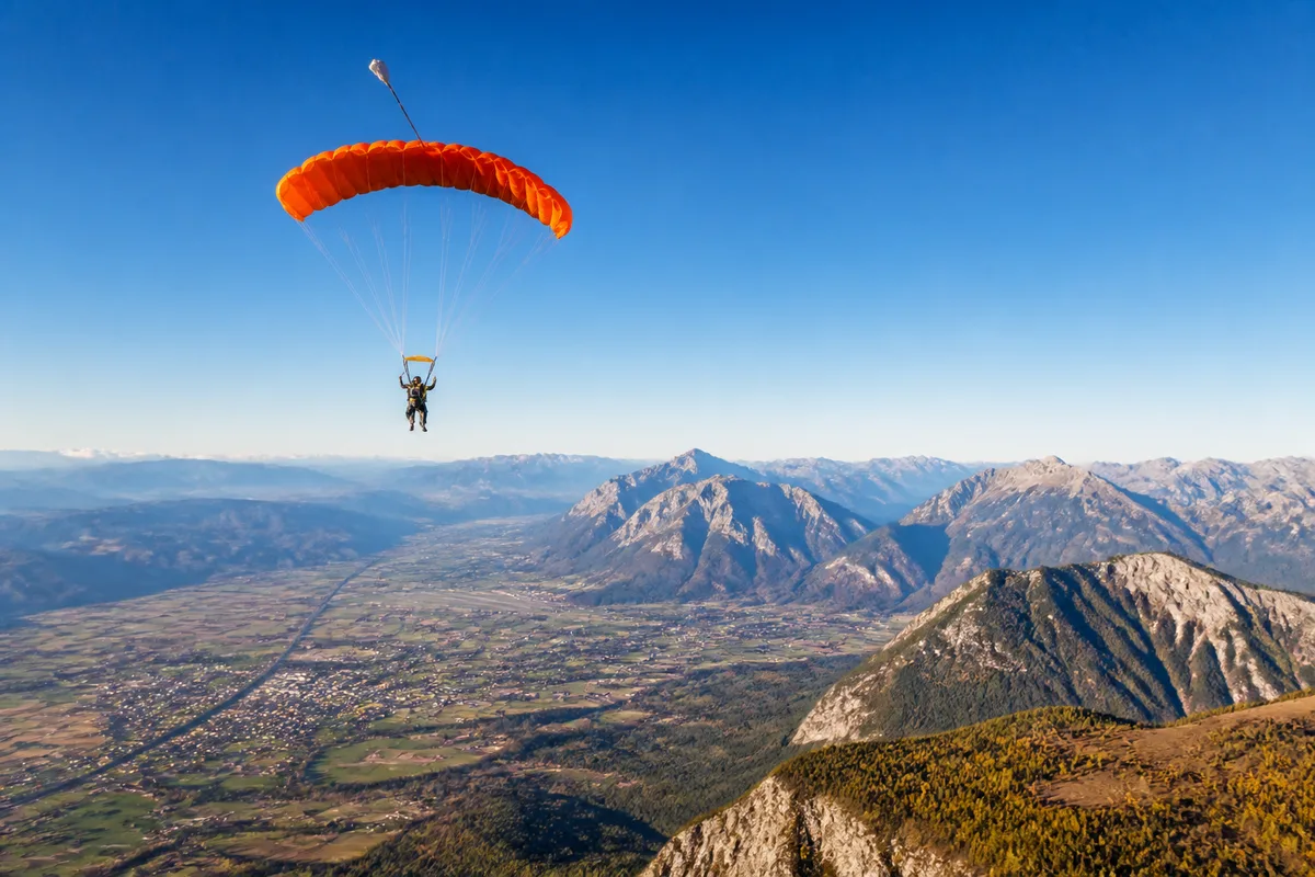 Prix d'un saut en parachute en tandem : fourchettes constatées en 2026