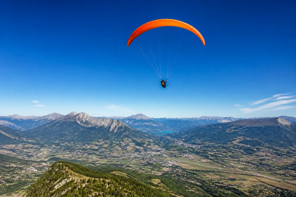 Saut en parachute à Gap-Tallard : le guide du plus grand centre d'Europe